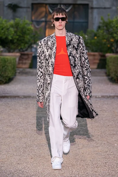 Look 27